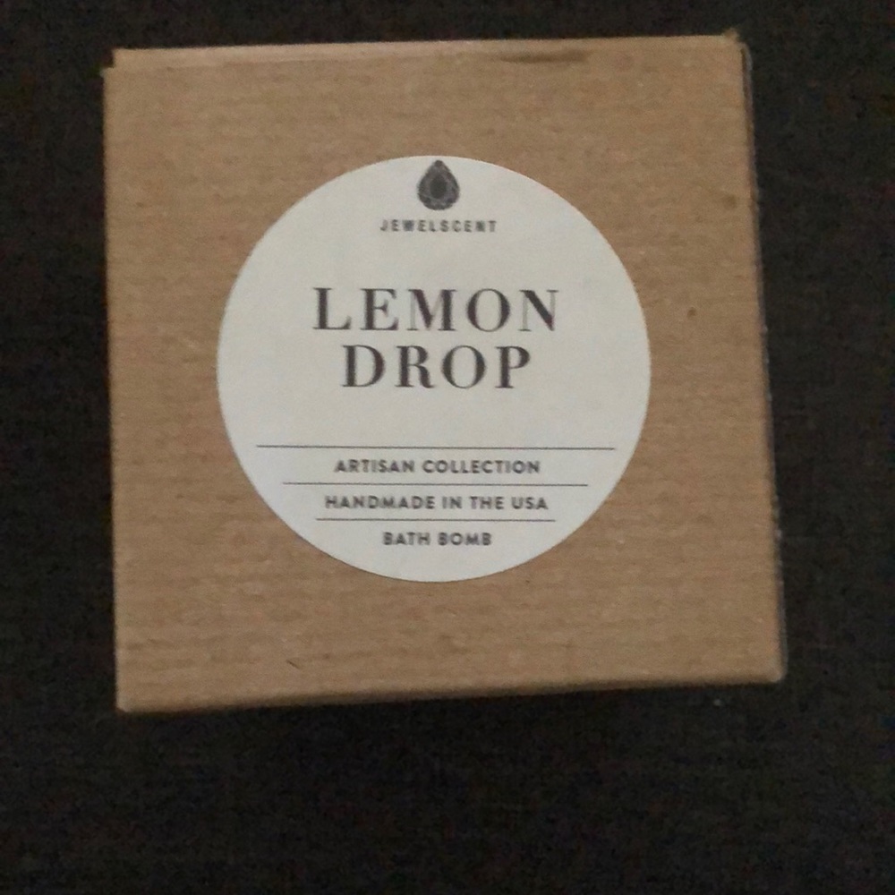 Brand new Jewelscent bath bomb Lemon drop